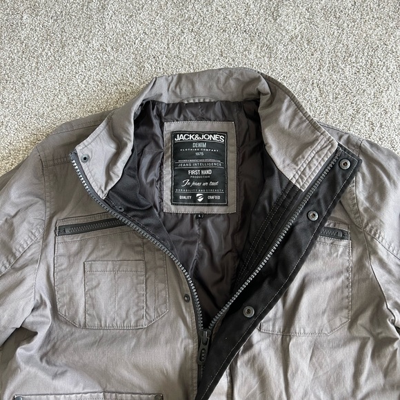 Jack & Jones Men’s size large heavy spring/fall jacket - Picture 2 of 4
